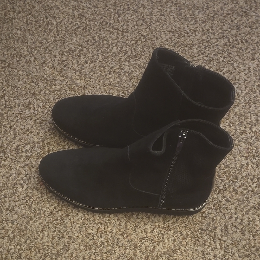 DONALD PLINER Black Suede Ankle Boots